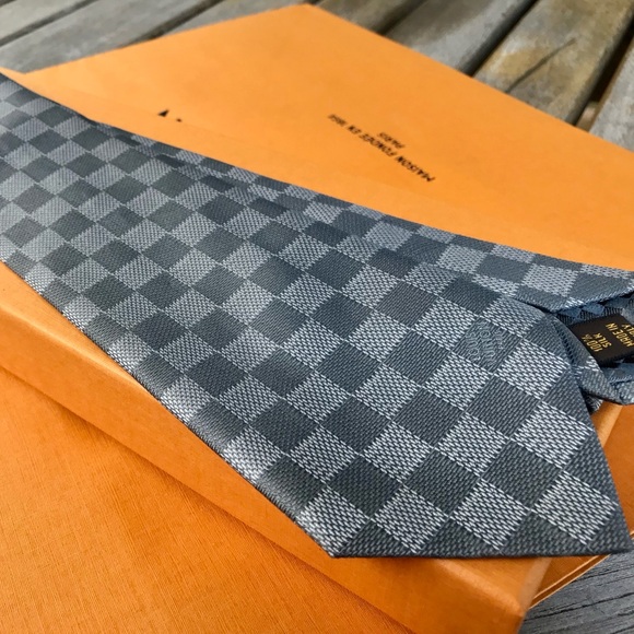 🔥LV HOLIDAY 25’🔥🆕💯AUTHN ICONIC LOUIS VUITTON DAMIER DOUBLE GRIS CHECK TIE🔥 - Picture 15 of 16
